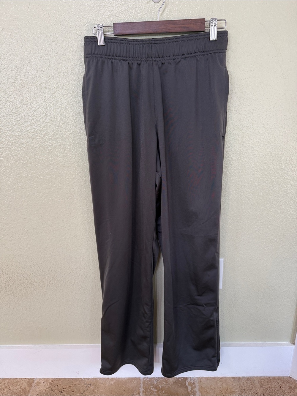 Under Armour Men's Dark Gray Athletic Joggers